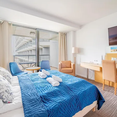 Апартаменти Horyzont Apartamenty- Seaside Prywatny Z Widokiem Na Morze Колобжег